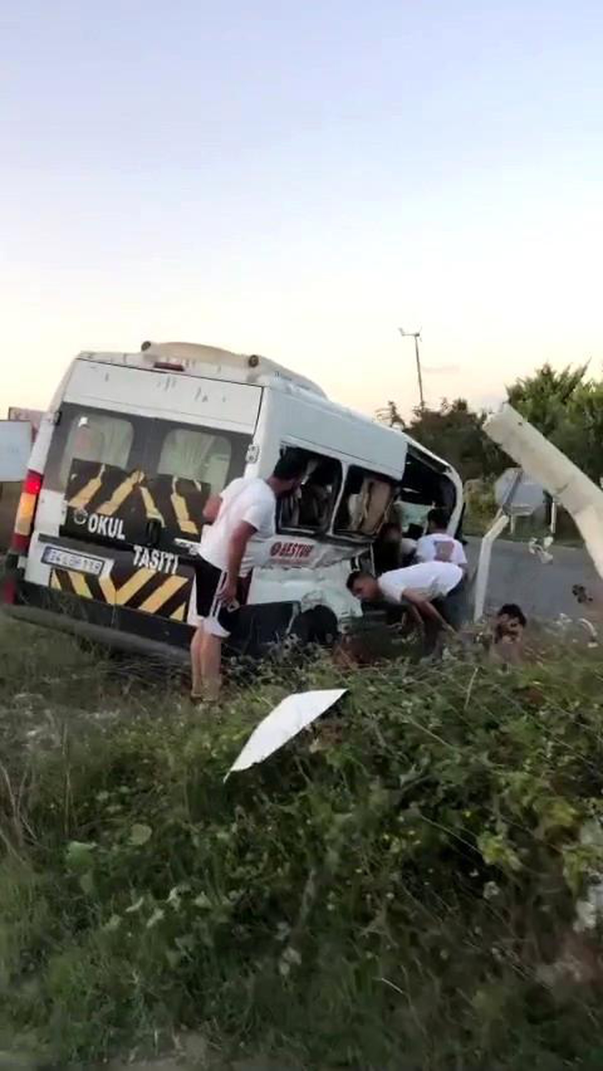 Çatalca\'da feci kaza: 2\'si ağır 8 yaralı