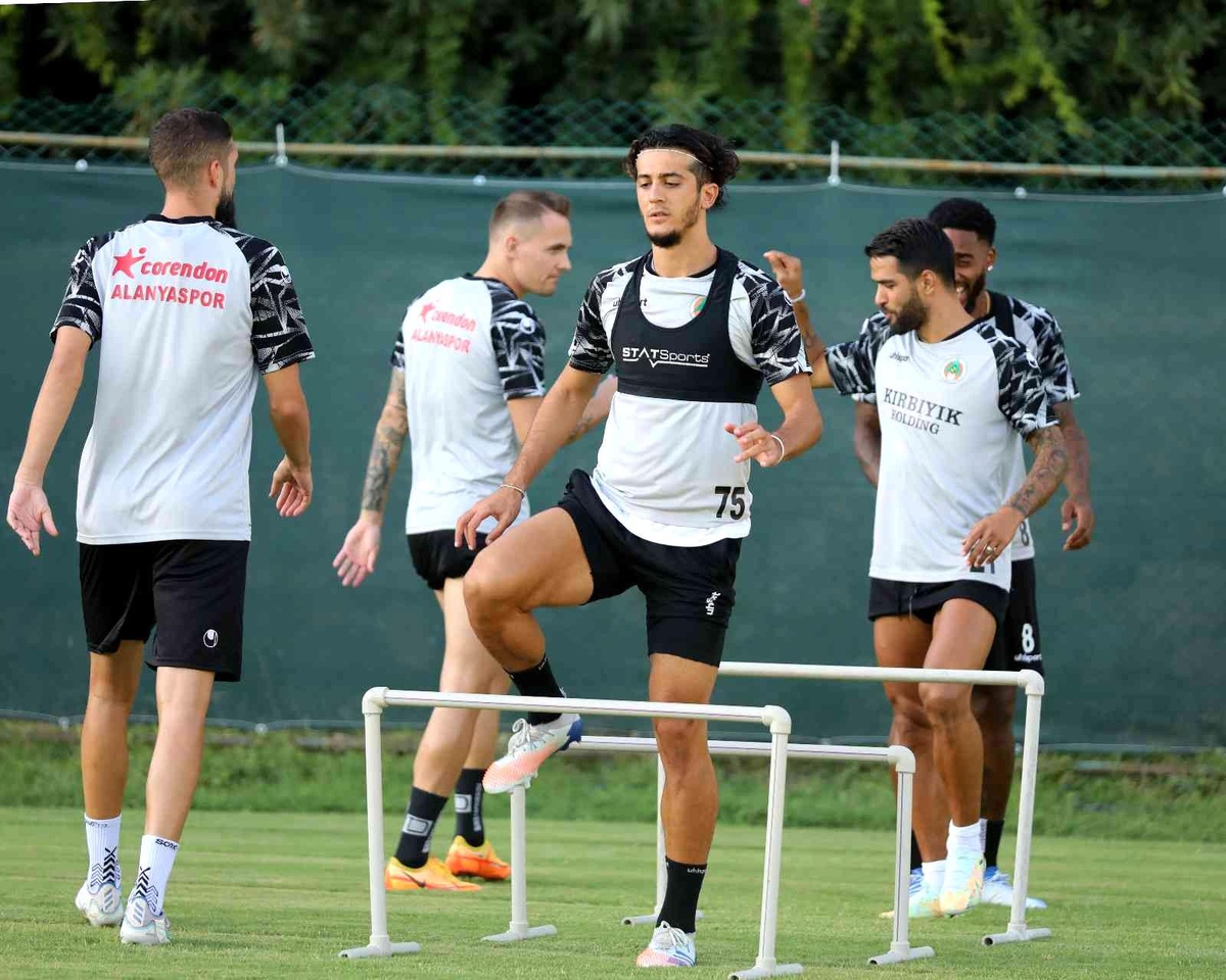 Corendon Alanyaspor, Başakşehir maçı hazırlıklarına başladı
