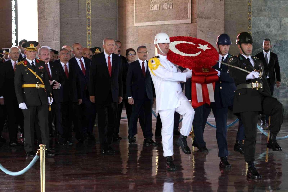 Cumhurbaşkanı Erdoğan başkanlığındaki devlet erkanı, Anıtkabir\'i ziyaret etti