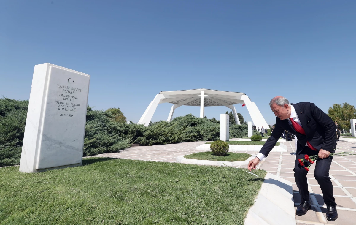 Cumhurbaşkanı Erdoğan, 30 Ağustos Zafer Bayramı dolayısıyla Devlet Mezarlığı\'nı ziyaret etti