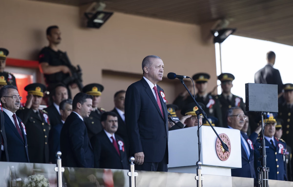 Cumhurbaşkanı Erdoğan, MSÜ Kara Harp Okulu Diploma Alma ve Sancak Devir Teslim Töreni\'nde konuştu: (2)