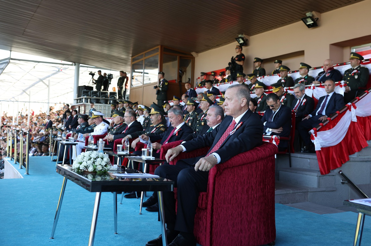 Cumhurbaşkanı Erdoğan: "Türkiye artık darbeci zihniyetin 70 yıl boyunca örselediği askeri eğitim ve öğretim sistemini tamamen terk etmiştir."