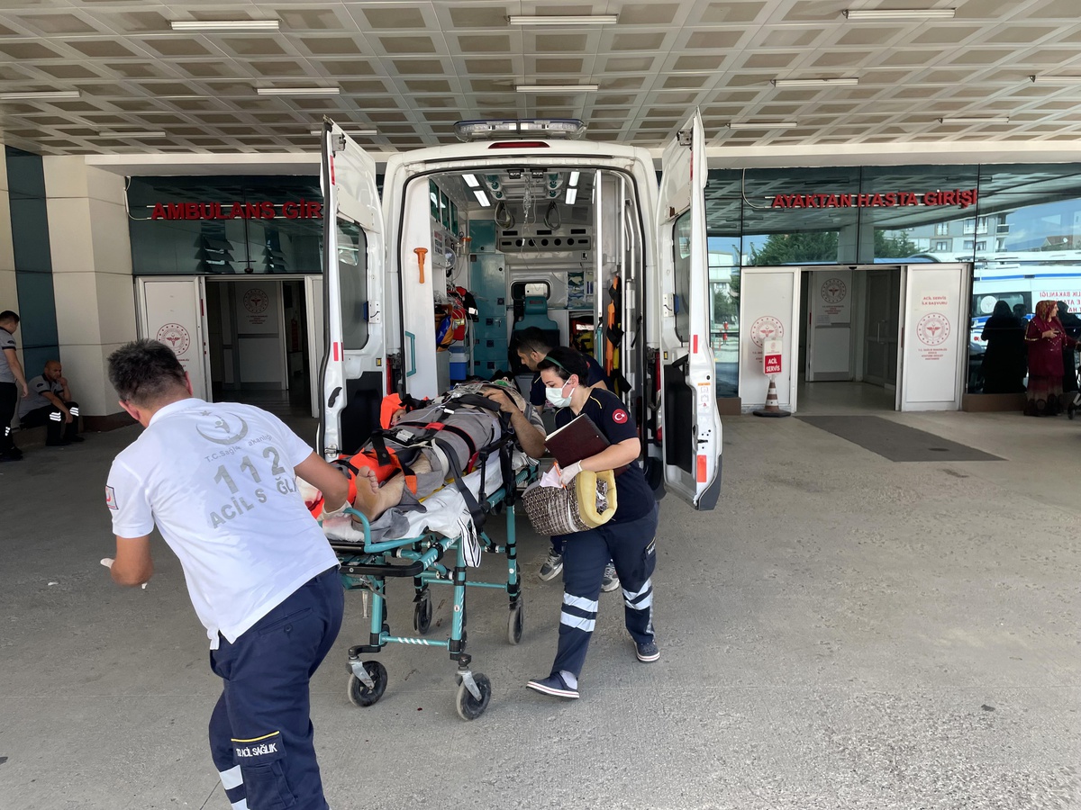 Düzce\'de yük asansöründen düşen işçi ağır yaralandı