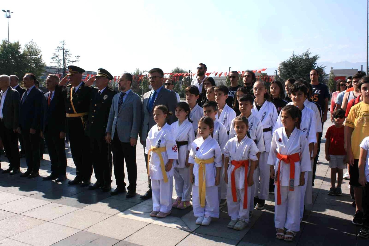 Düzce\'de Zafer Bayramı coşkuyla kutlandı