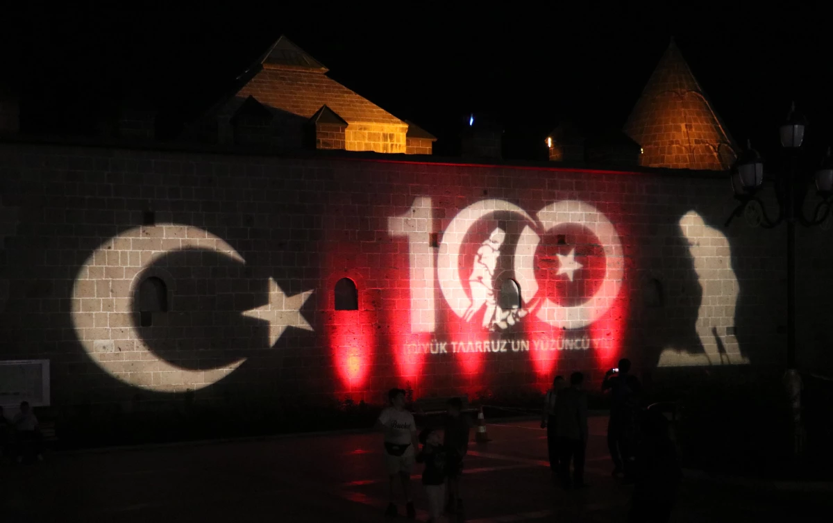 Erzurum\'da 30 Ağustos Zafer Bayramı\'nda fener alayı düzenlendi