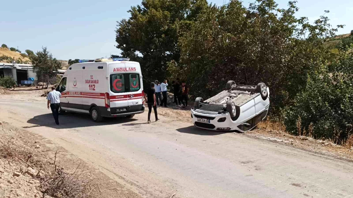 Hafif ticari araç takla attı: 1 yaralı