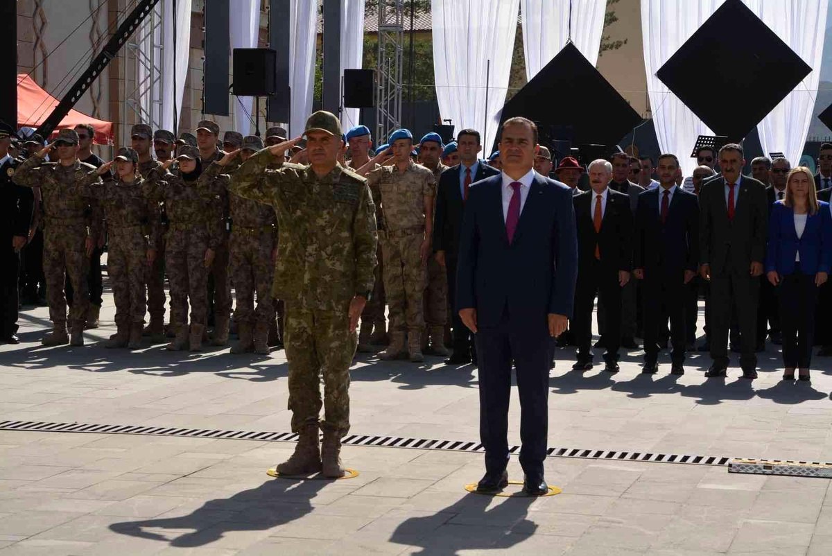 Hakkari\'de 30 Ağustos Zafer Bayramı coşkusu