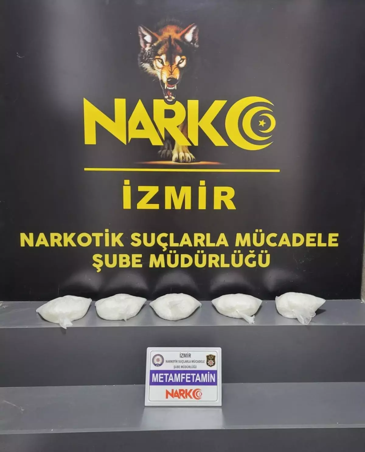 İzmir\'de durdurulan motosiklette 5 kilo metamfetamin ele geçirildi