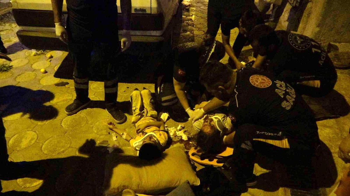 Malatya\'da alkollü sürücü kaldırımda yürüyenlerin arasına daldı: 5 yaralı