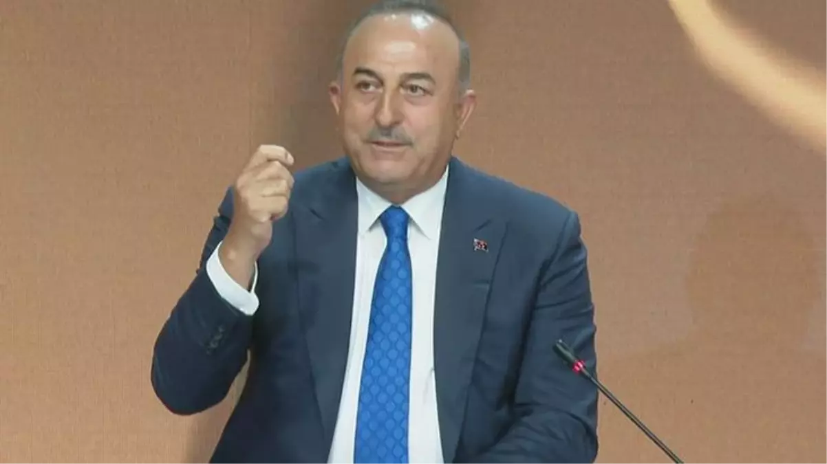 Dışişleri Bakanı Mevlüt Çavuşoğlu, "Turkey" diyen İngiliz sunucuyu ikaz etti