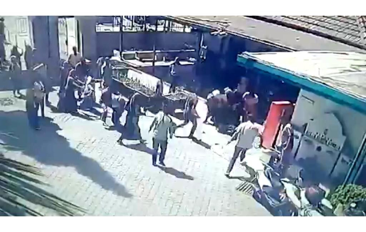 Mezarlıkta cenazede kavga: 6 kişi silah ve bıçakla yaralandı