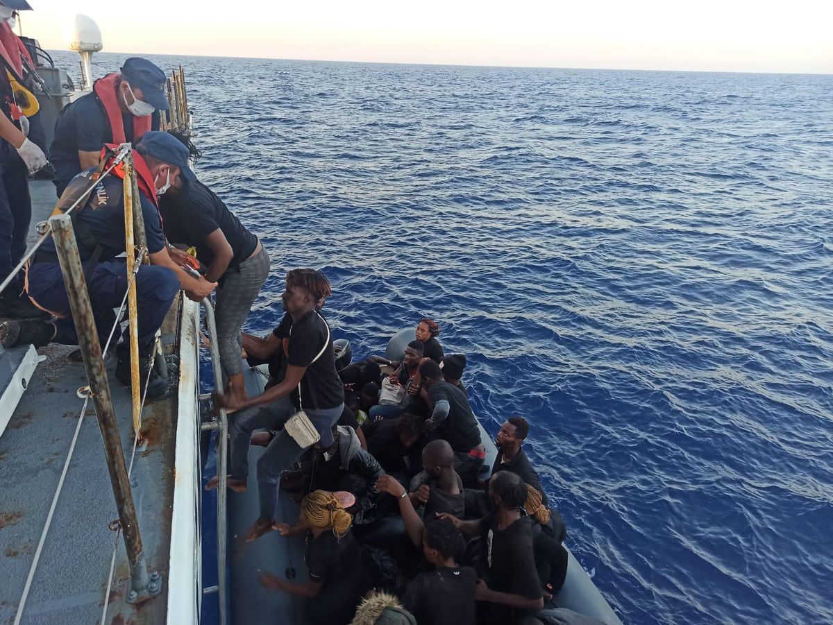 Muğla açıklarında 33 düzensiz göçmen kurtarıldı
