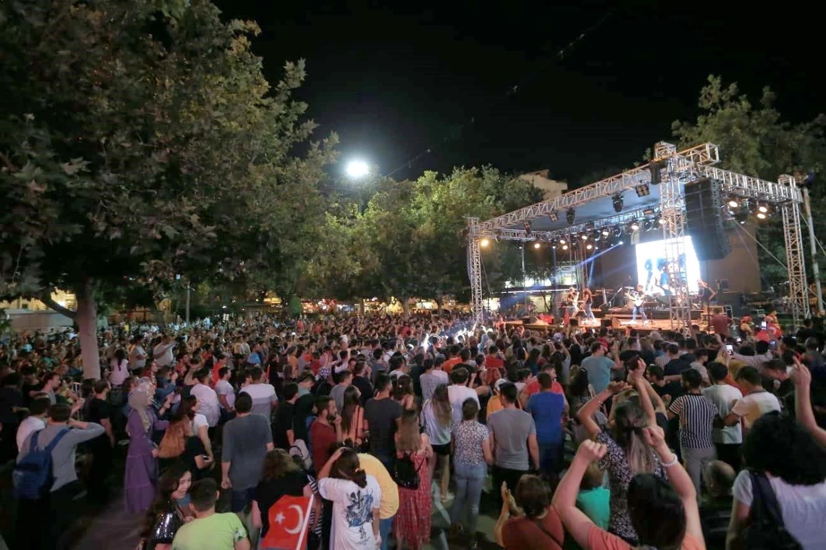 Pamukkale\'nin Zafer Bayramı konserleri Denizlileri coşturdu