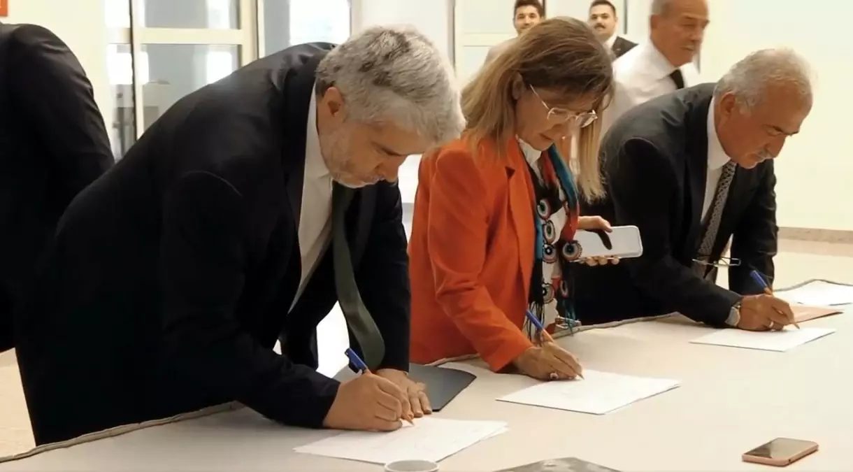 Rektör Çomaklı, YÖK\'te düzenlenen istişare toplantısına katıldı