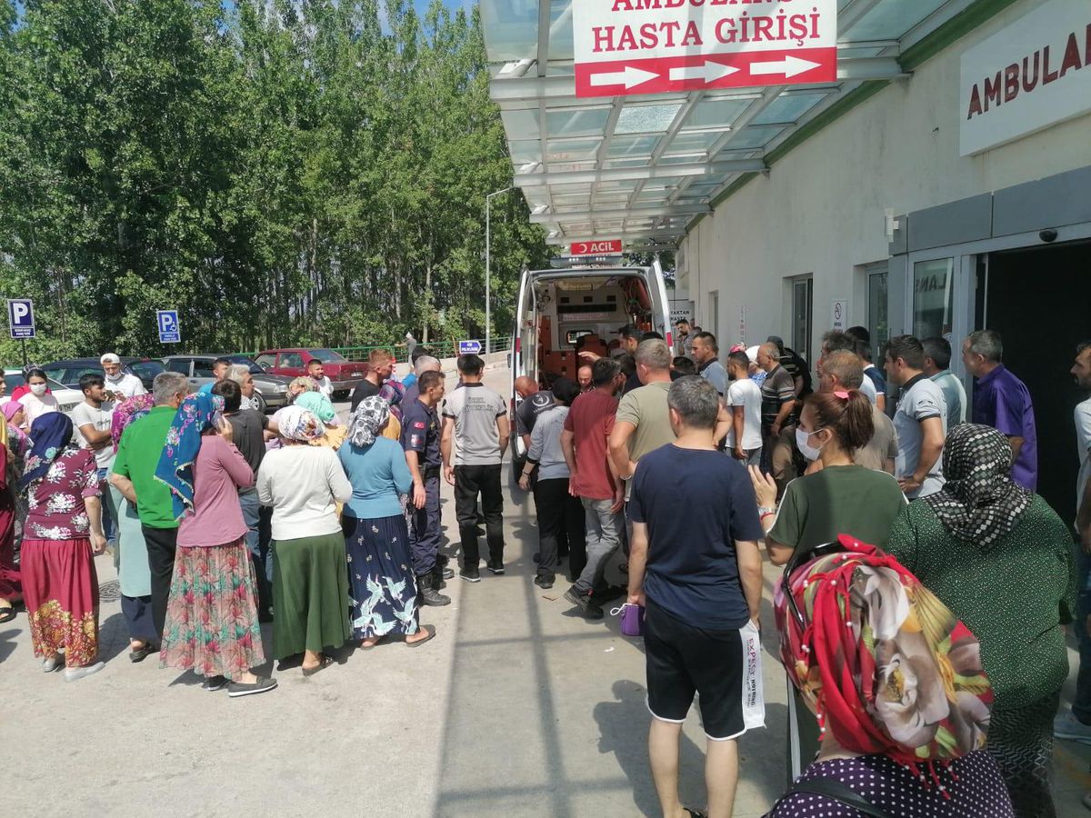 Samsun\'da fındık bahçesindeki gölete düşen çocuk hastaneye kaldırıldı