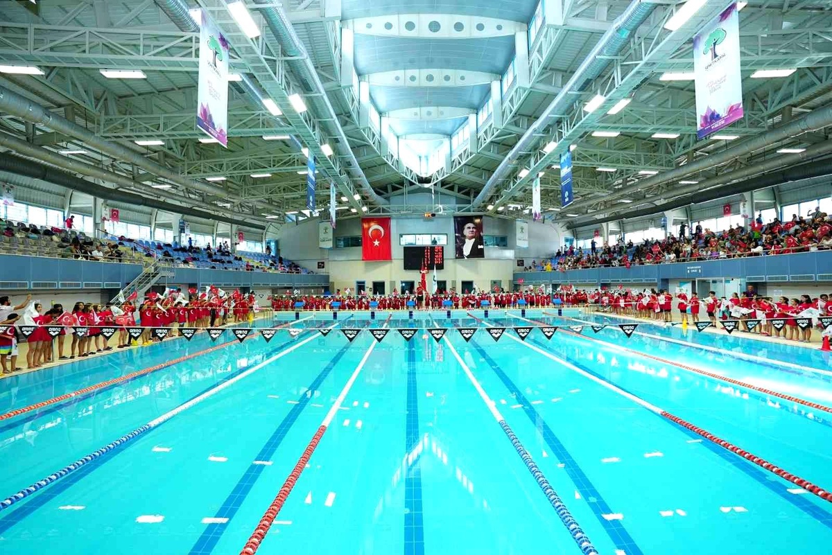 Şehitkamil\'de 493 sporcu zafer coşkusuyla kulaç attı