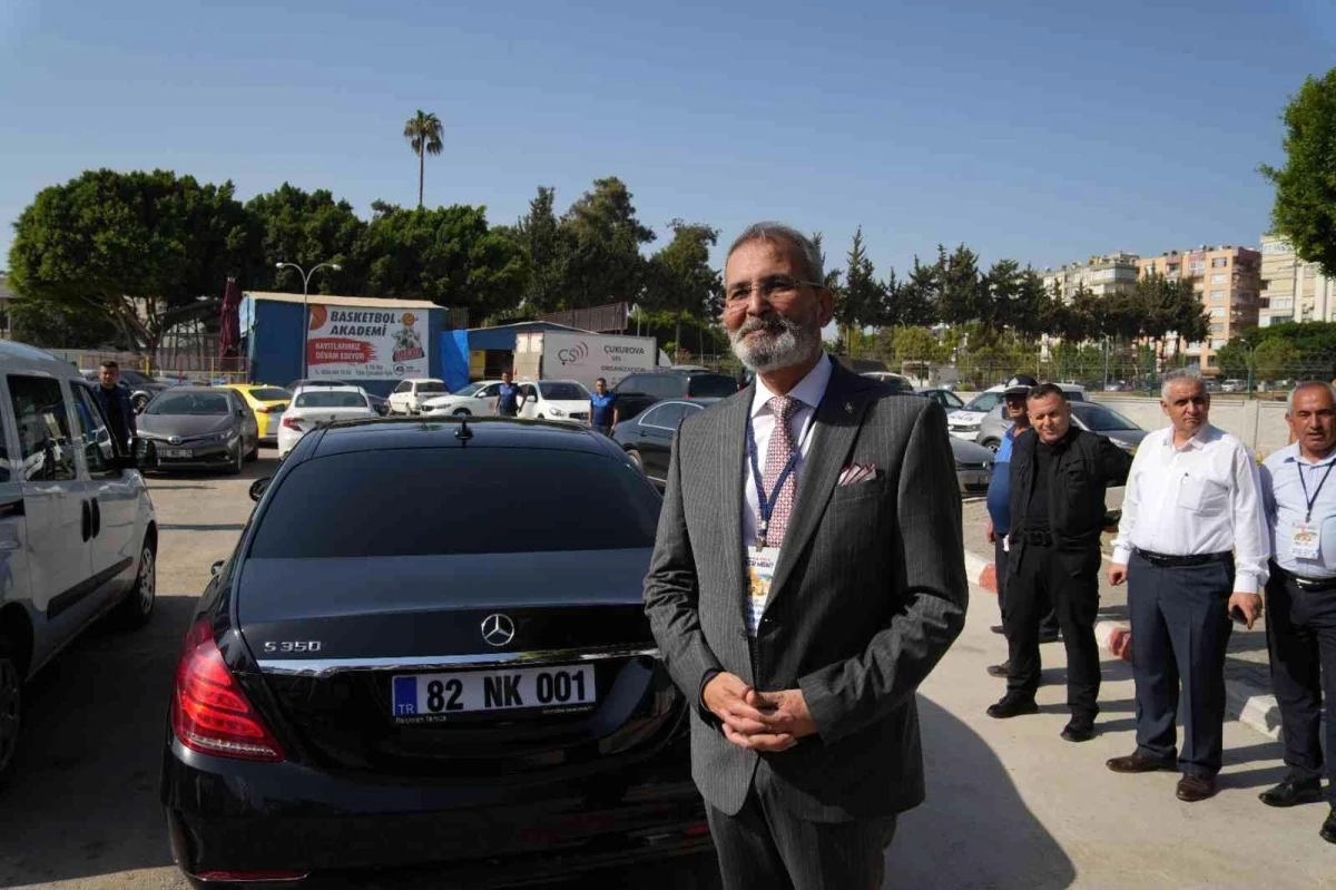 Tarsus il olmak için çalışmalara başladı! Belediye başkanı makam aracının plakasını 82 yaptı
