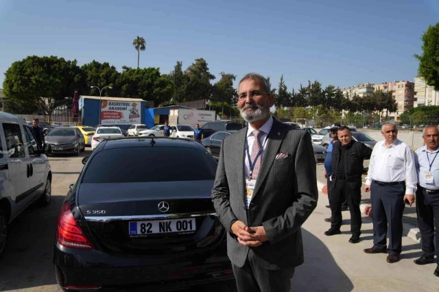 Tarsus il olmak için kolları sıvadı! Belediye başkanı makam aracının plakasını bile değiştirdi