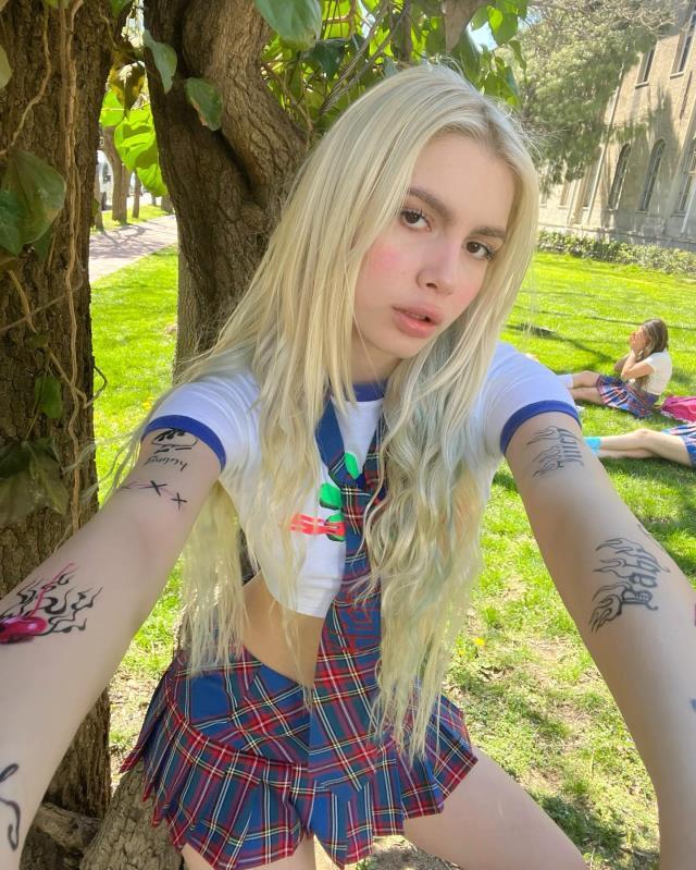 Aşk iddialarını güçlendiren paylaşım! Aleyna Tilki ile Uzi'den ilk fotoğraf geldi Aşk iddialarını güçlendiren paylaşım! Aleyna Tilki ile Uzi'den ilk fotoğraf geldi