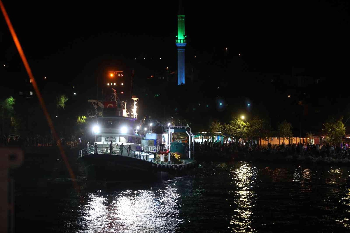 Av sezonu coşkulu başladı! Balıkçılar "Vira Bismillah" sözleriyle ilk ağları atmaya başladı