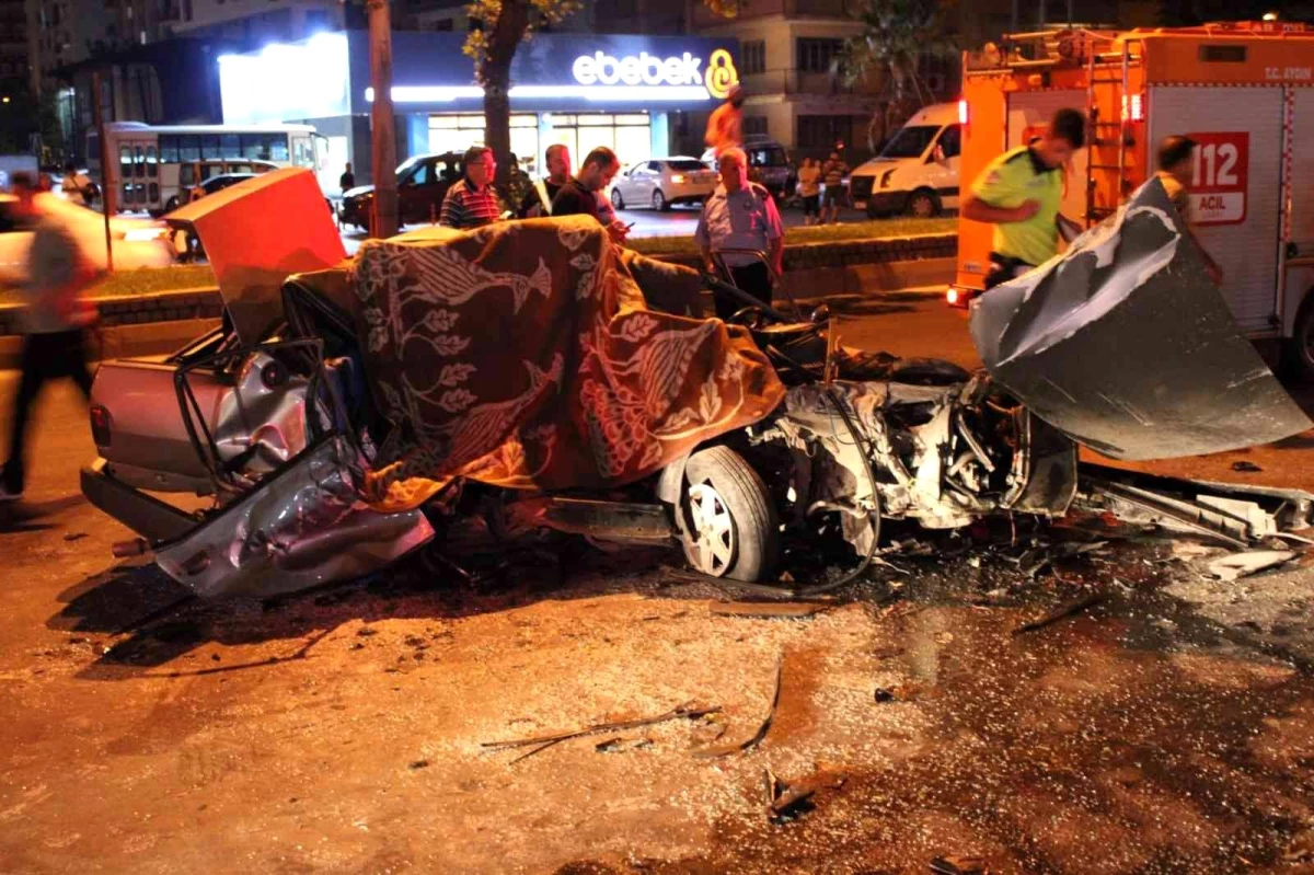Aydın\'da otomobil halk otobüsüne çarptı: 1 ölü, 3 yaralı