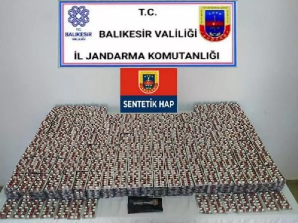 Balıkesir'de 15 bin 560 sentetik uyuşturucu hap ele geçirildi