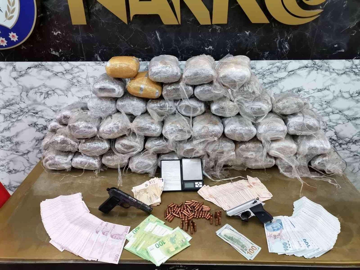 Bayrampaşa\'da zehir tacirlerine operasyon