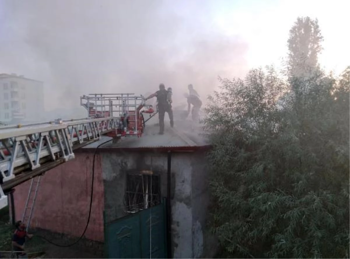 Boşanma aşamasındaki kocasının evini yaktı