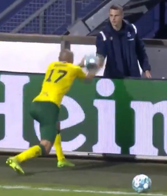 Burak Yılmaz'dan top toplayıcı çocuğa olay hareket! Ülke ayağa kalktı, jet hızında açıklama geldi Burak Yılmaz'dan top toplayıcı çocuğa olay hareket! Ülke ayağa kalktı, jet hızında açıklama geldi