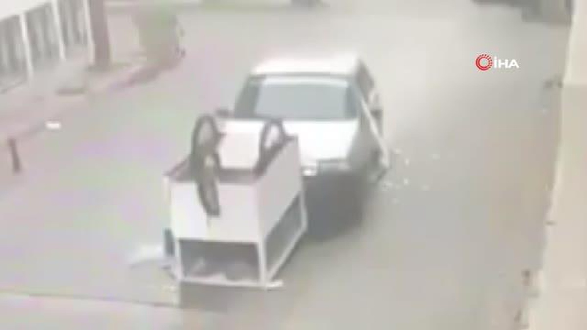 Bursa\'da inanılmaz kaza kamerada...Ekmek teknesinin altında kaldı