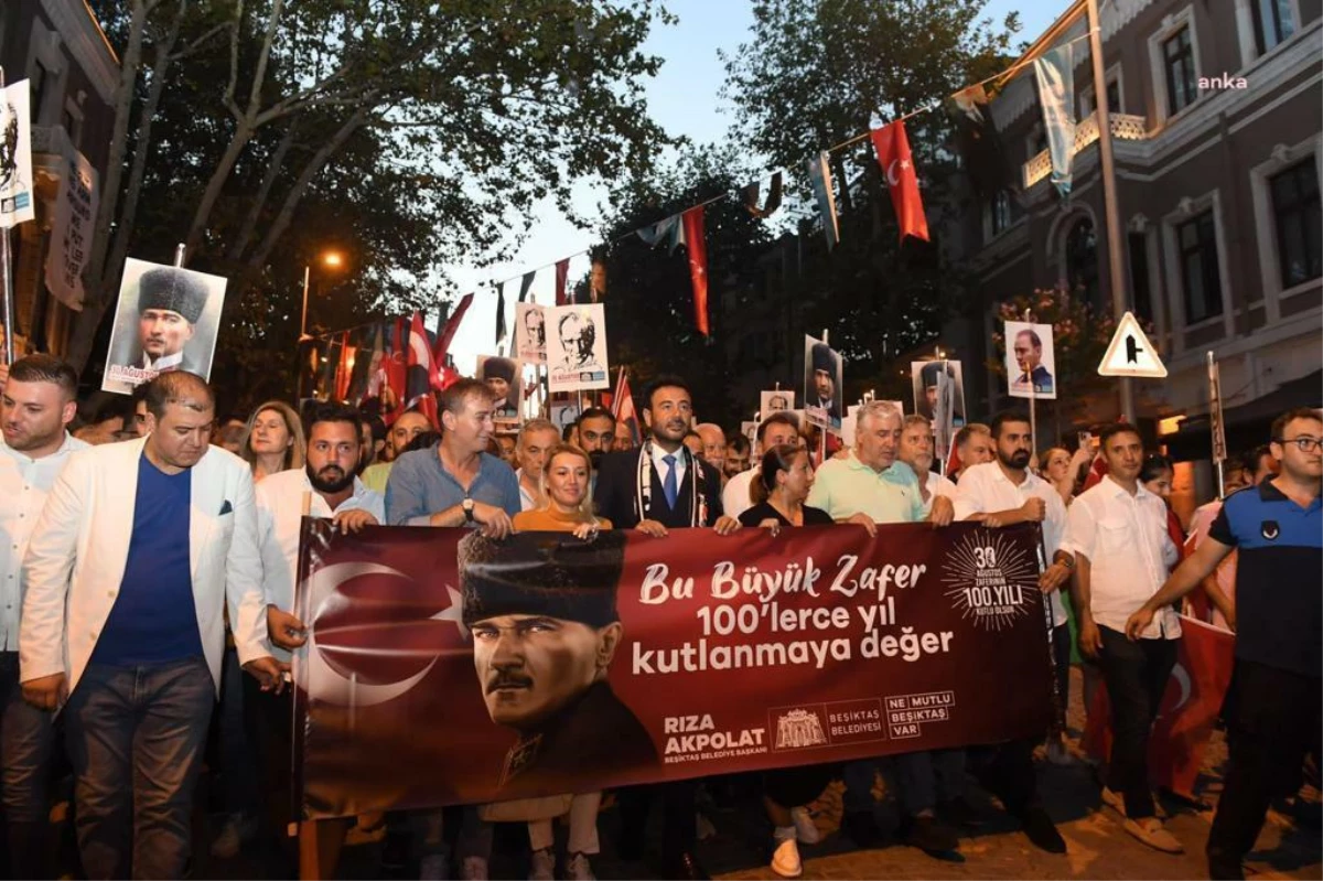 Büyük Zaferin 100. Yılı, Beşiktaş\'ta Zafer Yürüyüşü ve Kenan Doğulu Konseri ile Kutlandı