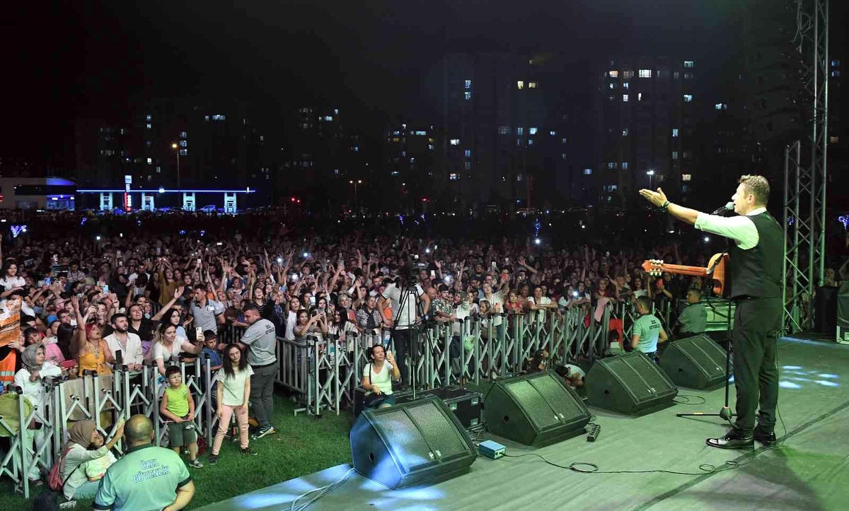 Büyükşehir\'in konserleri ile Zafer Bayramı coşkusu doyasıya yaşandı