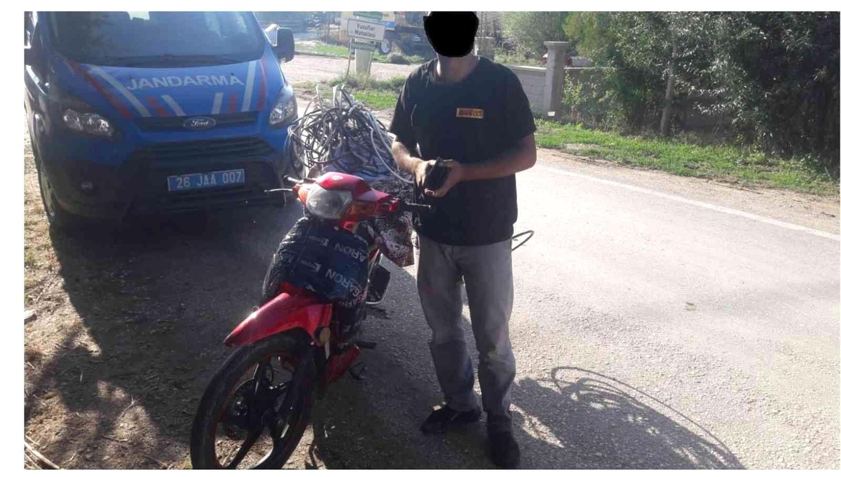 Çaldığı motosikletle kablo çaldı, sonrasında yakalandı