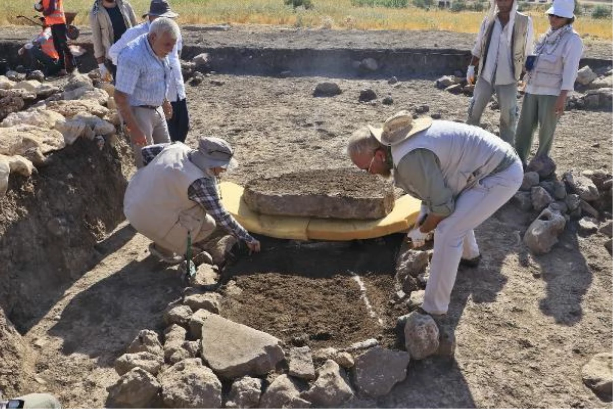 Çayönü Tepesi\'nde 3 sandık mezar daha bulundu