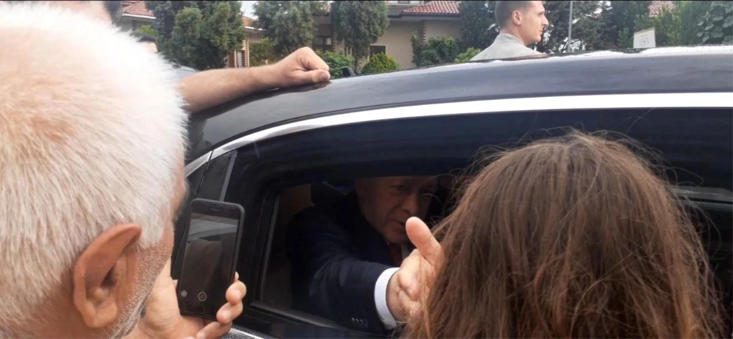 Cumhurbaşkanı Erdoğan \'Tayyip dede\' diye seslenen çocuklara hediyeler verdi