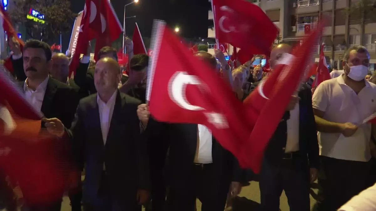 Dikili Kültür, Demokrasi ve Emek Festivali Başladı. Seyit Torun: "Pandemi Bitti, Başka Hastalık Başladı. O da Konser İptalleri"