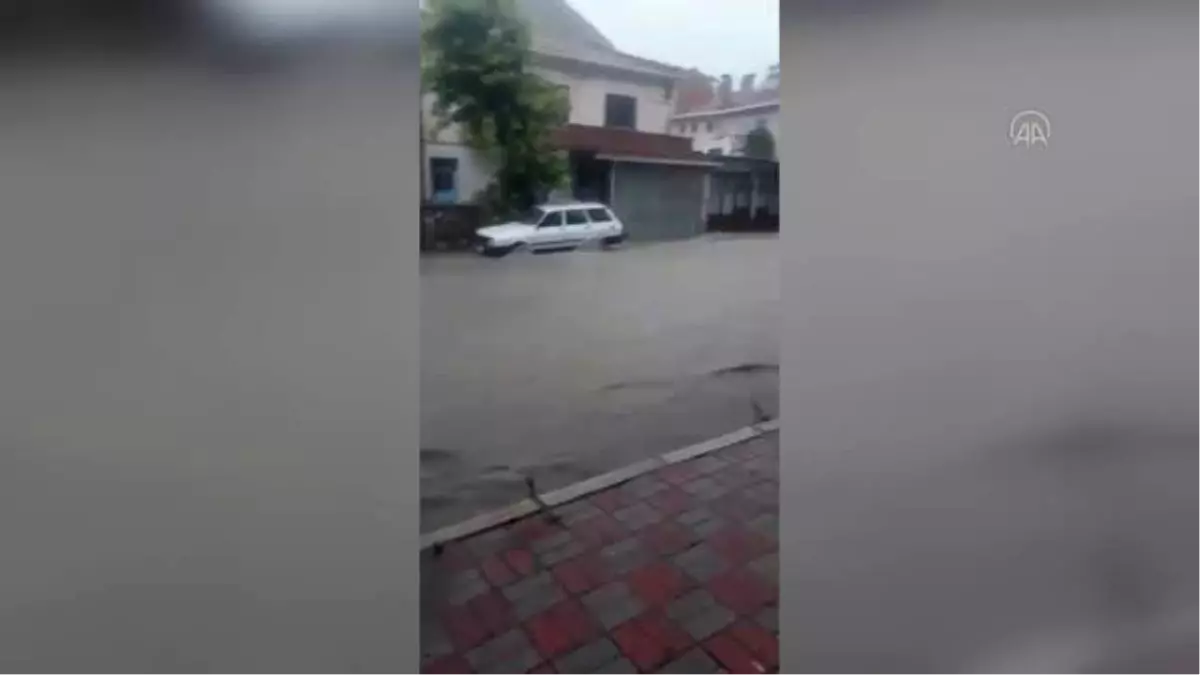 Kütahya'da dolu ve sağanak hayatı olumsuz etkiledi