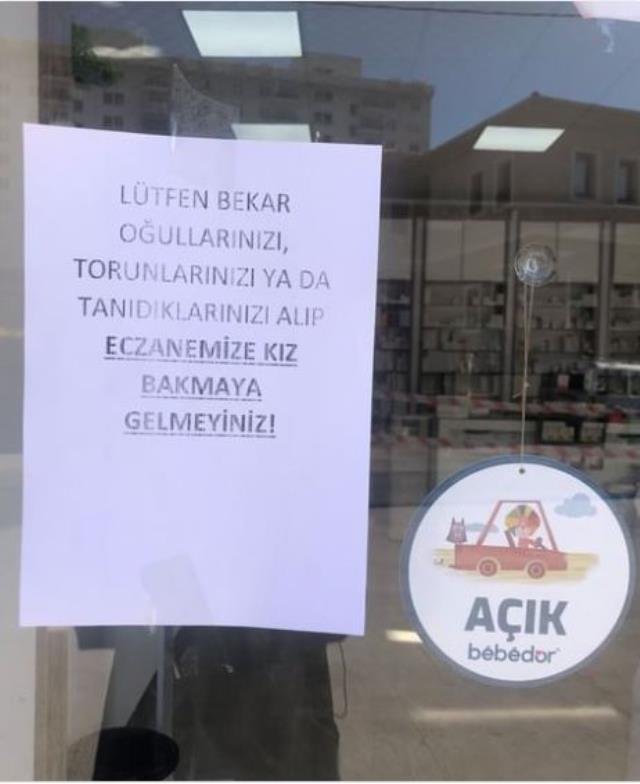 Eczacının, dükkanın kapısına astığı nottaki rica olay oldu! Görenler kapıda durup kalıyor Eczacının, dükkanın kapısına astığı nottaki rica olay oldu! Görenler kapıda durup kalıyor