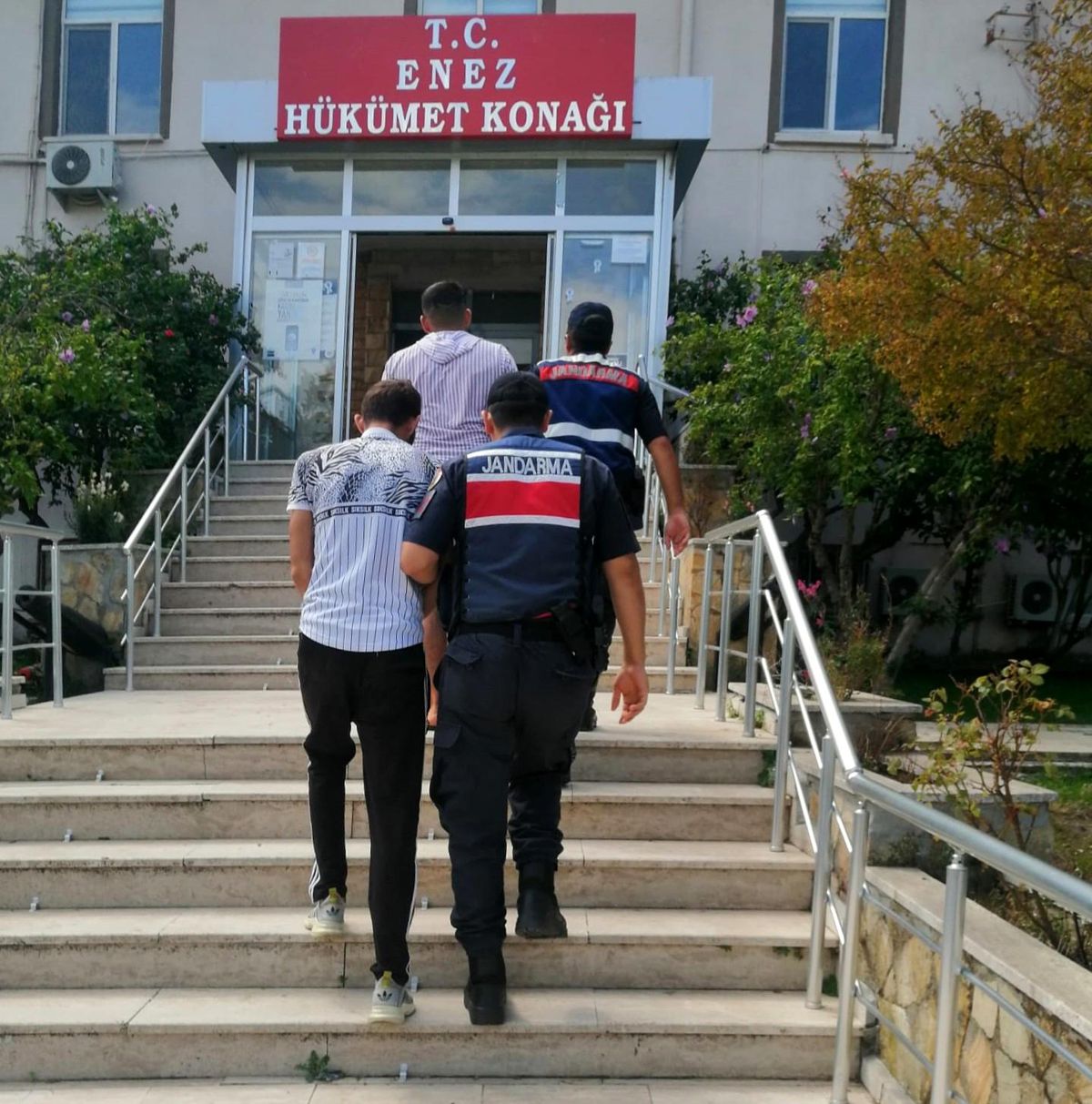 Edirne\'de küçükbaş hayvan hırsızlığı yapan 3 şüpheli yakalandı