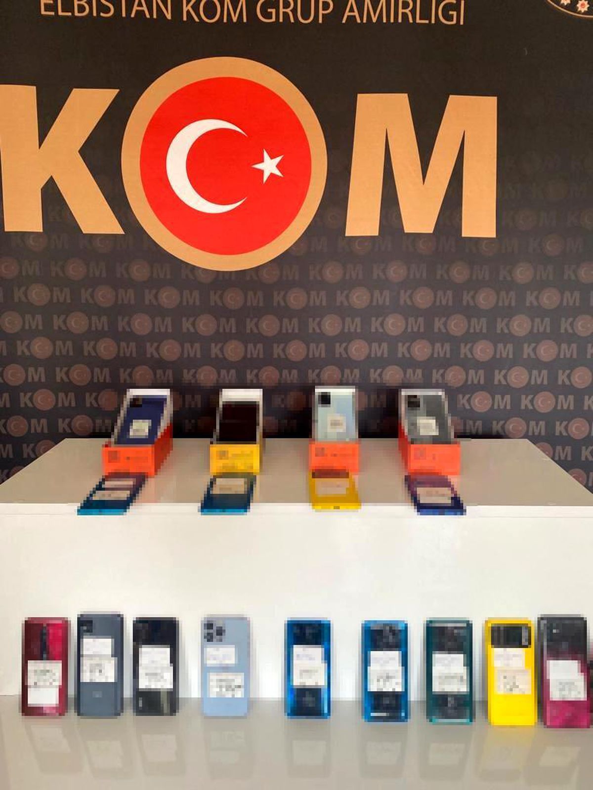 Elbistan\'da 120 bin lira değerinde kaçak cep telefonu ele geçirildi