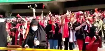 İran'da Süper Lig maçında tribünler kadınlara açıldı (2)