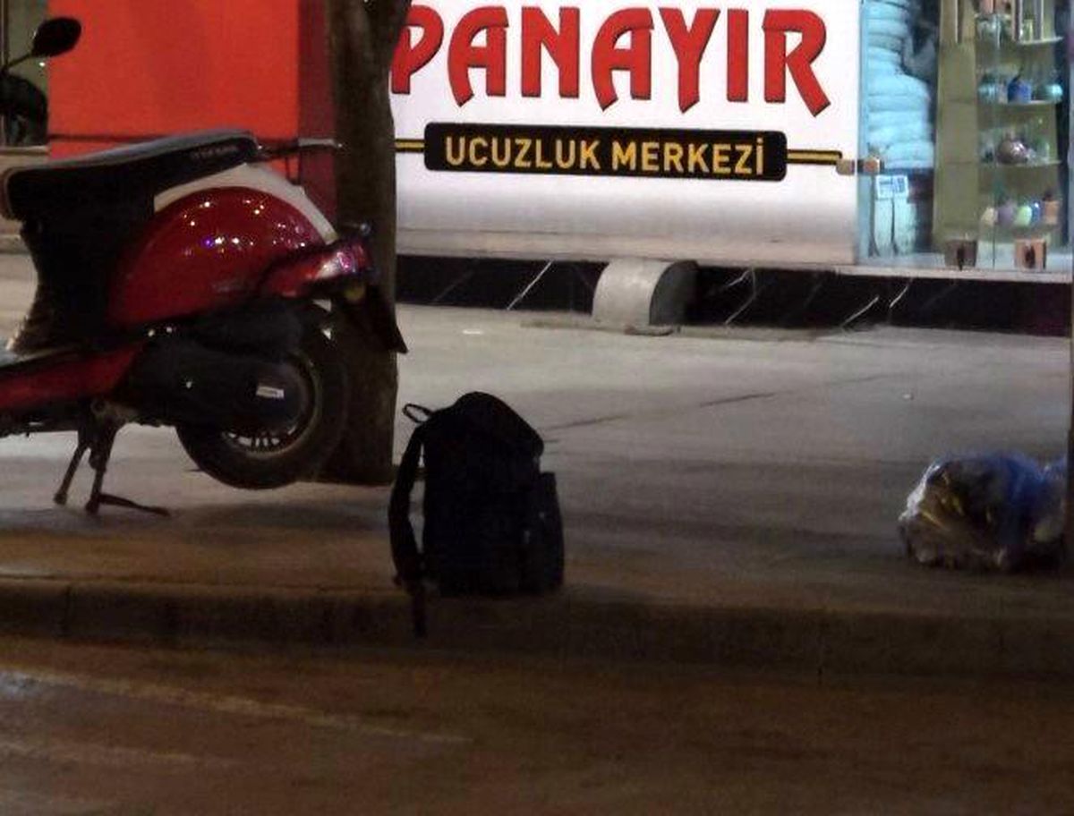 Isparta\'da caddede unutulan şüpheli çantadan bebek bezi çıktı