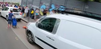 İtalya'da insanlar ücretsiz yemek kuyruğuna girdi