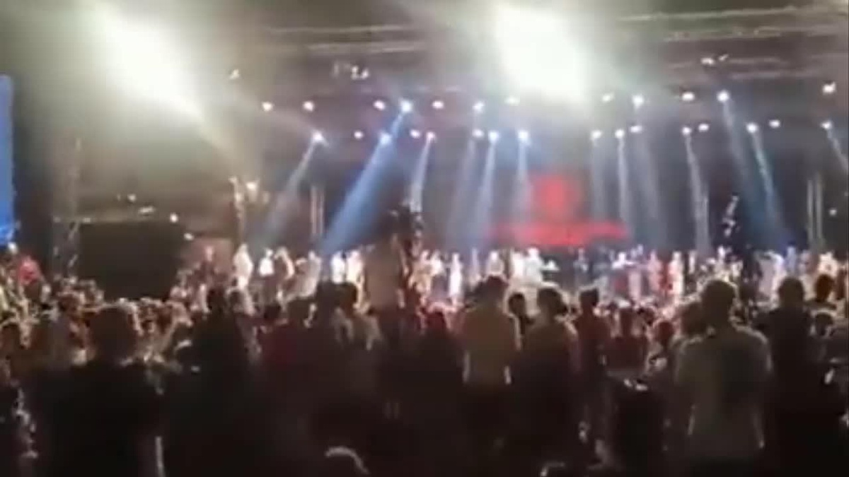 İzmir Valisi Köşger, 30 Ağustos Kutlamasında Atatürk\'ü Anmadığı Gerekçesiyle Yuhalandı