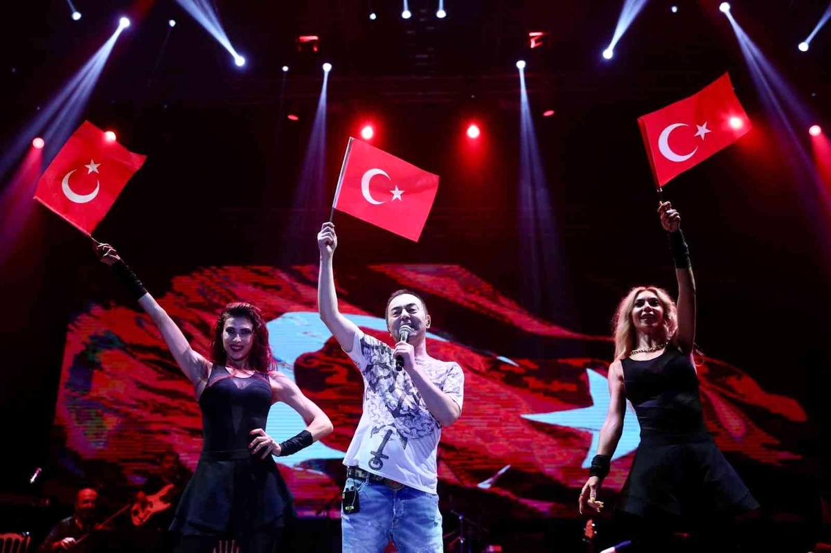İzmirliler 30 Ağustos\'u konserlerle kutladı