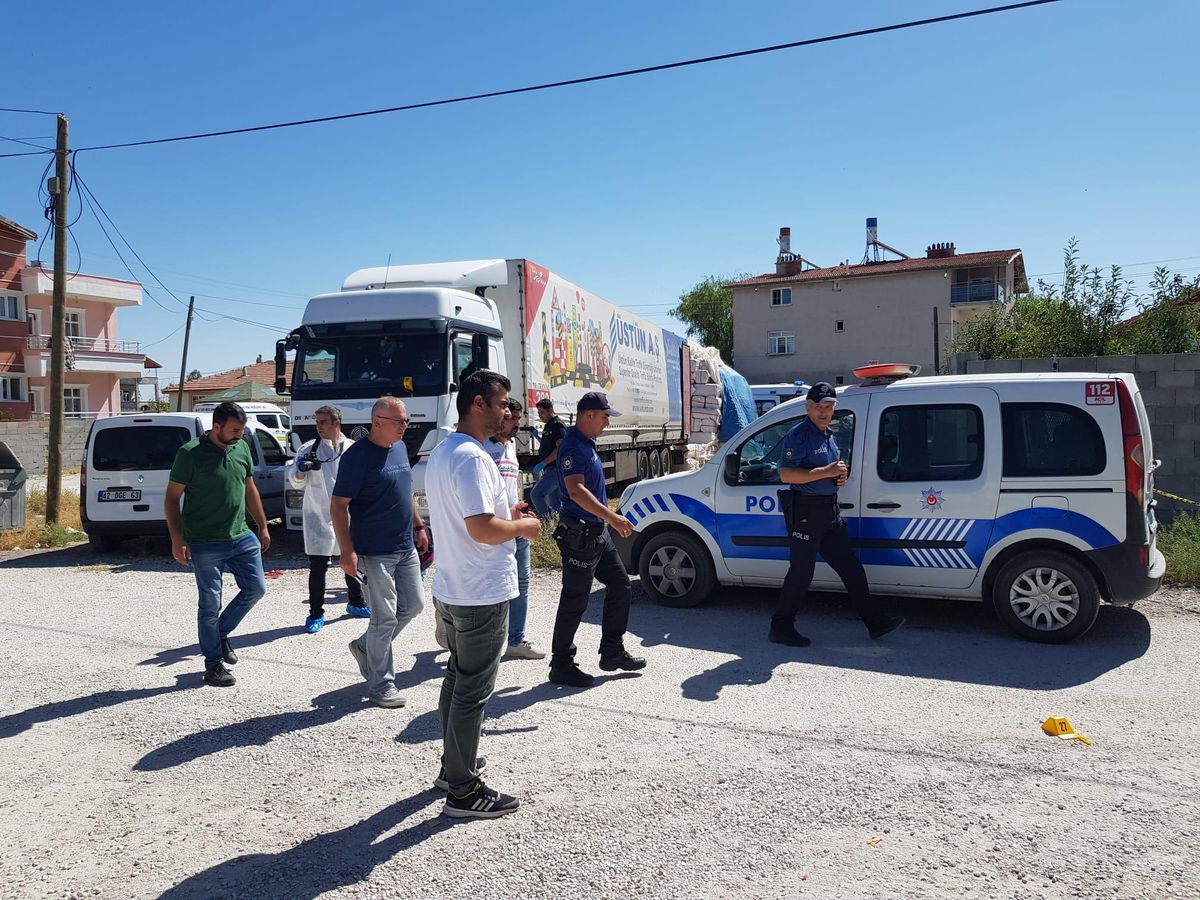 Konya\'da komşular arasındaki silahlı kavgada karı koca hayatını kaybetti