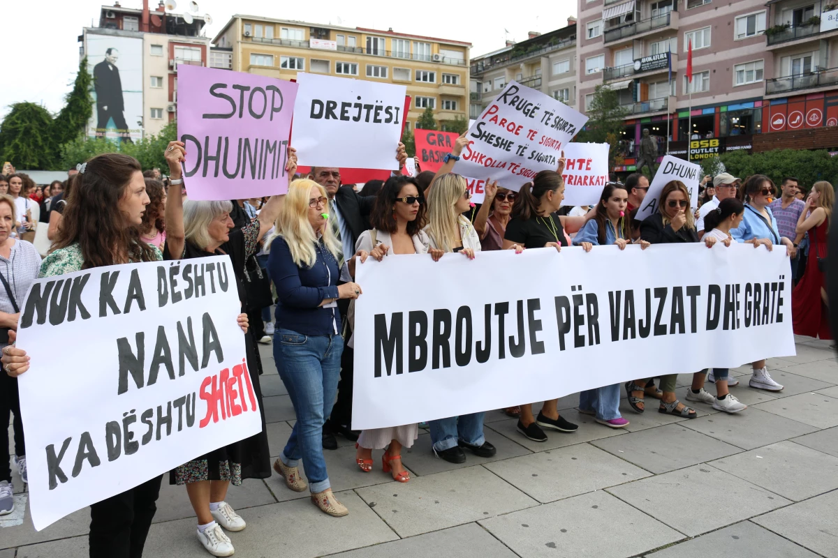 Kosova\'da kadın ve kızların şiddetten korunması talebiyle protesto yürüyüşü düzenlendi