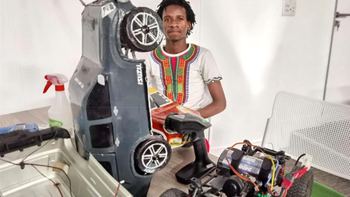 Namibya\'da Kendi Kendini Yetiştiren Genç Mühendisler Yeni Fırsatlar Peşinde