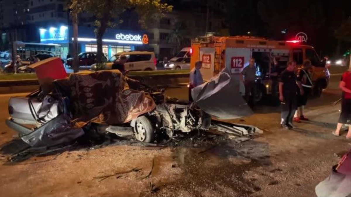Aydın\'da otomobil halk otobüsüne çarptı, 1 kişi öldü, 3 kişi yaralandı