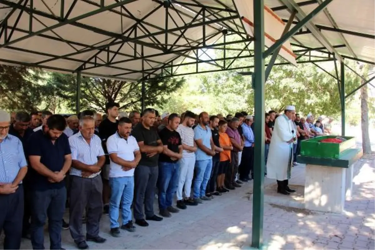 Otomobil takla attı, camdan fırlayan hukuk fakültesi öğrencisi Mine öldü (3)